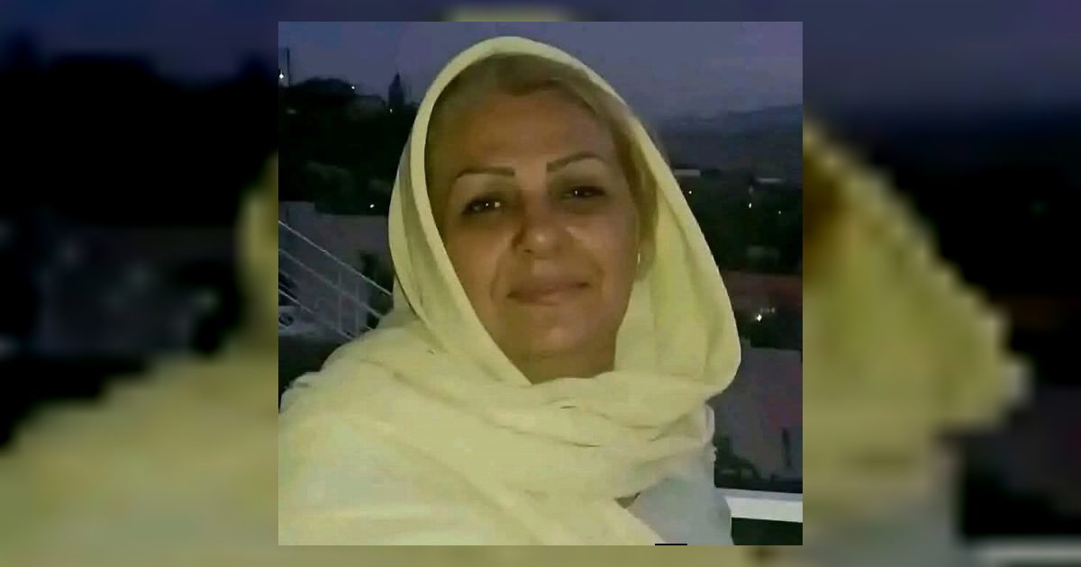أنا في الستين من عمري، متزوجة من رجل أصغر مني بثلاثين عاماً