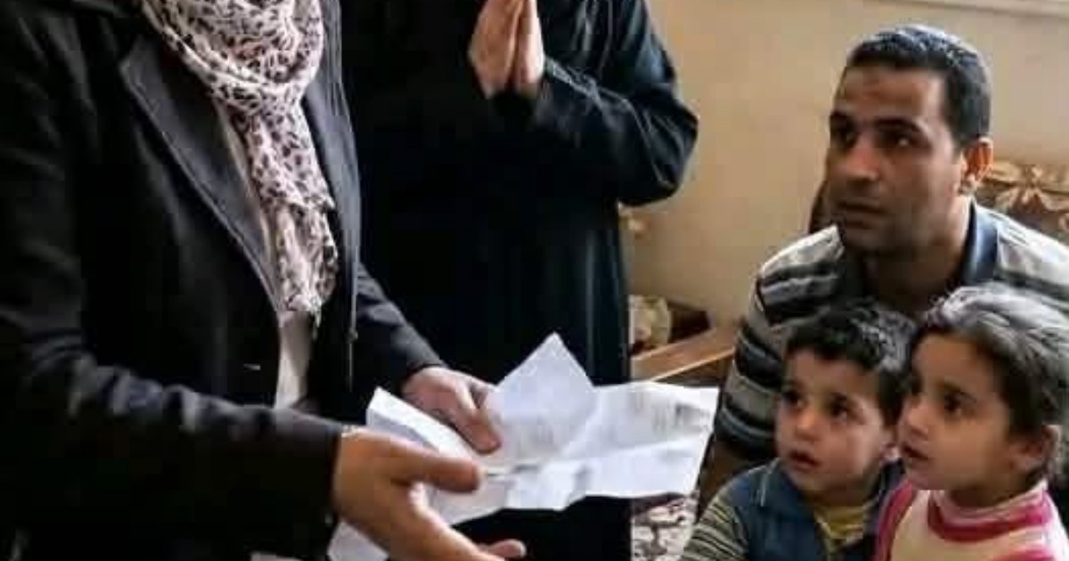 أنا وأختي متزوجتان ، وبعد و.فاة والدي جاءت أمي لتعيش معي...